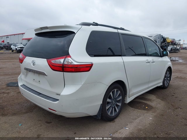44844078 :رقم المزاد ، 5TDYZ3DC1JS953247 vin ، 2018 Toyota Sienna Limited Premium 7 Passenger مزاد بيع