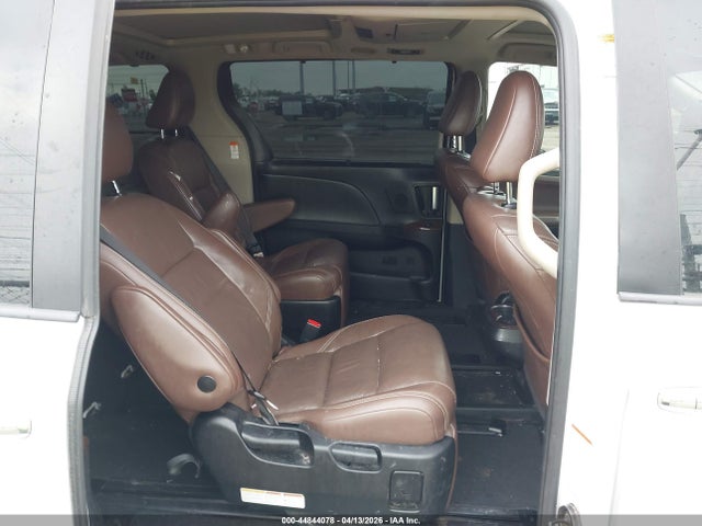 44844078 :رقم المزاد ، 5TDYZ3DC1JS953247 vin ، 2018 Toyota Sienna Limited Premium 7 Passenger مزاد بيع