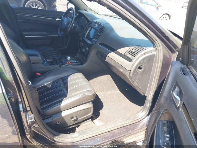 44844144 :رقم المزاد ، 2C3CCABGXKH515787 vin ، 2019 Chrysler 300 300s مزاد بيع