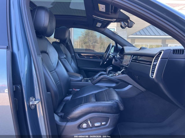 2019 PORSCHE CAYENNE WP1AA2AY9KDA01367 Photo 4