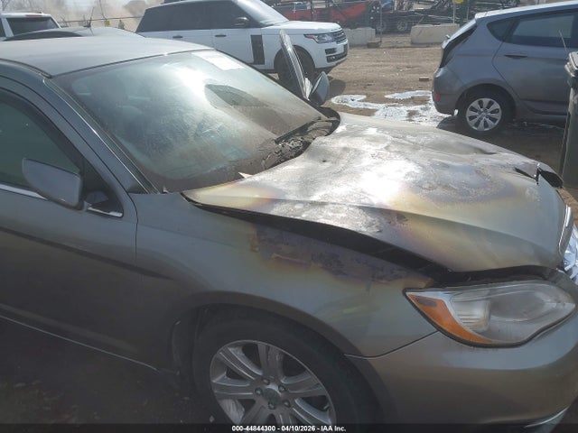 Продажа на аукционе авто 2013 Chrysler 200 Touring, vin: 1C3CCBBB4DN735995, номер лота: 44844300