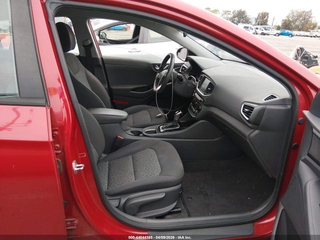 2019 HYUNDAI IONIQ HYBRID KMHC65LC8KU136690 Photo 4