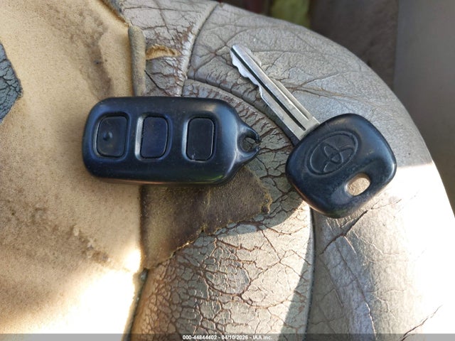 44844402 :رقم المزاد ، 4T1BF28B4YU045354 vin ، 2000 Toyota Avalon Xls مزاد بيع