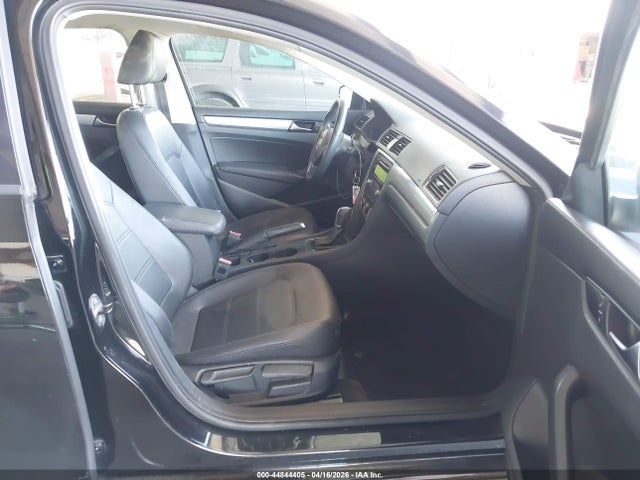 2015 Volkswagen Passat 1.8t Wolfsburg Edition მანქანა იყიდება აუქციონზე, vin: 1VWAT7A35FC008323, აუქციონის ნომერი: 44844405