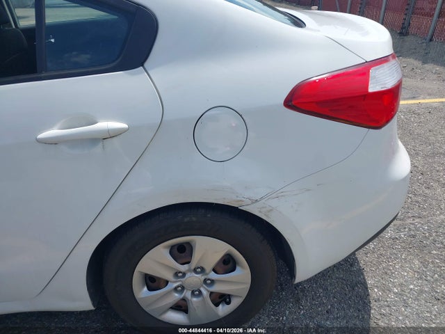 KNAFK4A68G5588190 KIA FORTE LX