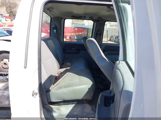 44844453 :رقم المزاد ، 1FDAW57P35EC38353 vin ، 2005 Ford F-550 Lariat/xl/xlt مزاد بيع