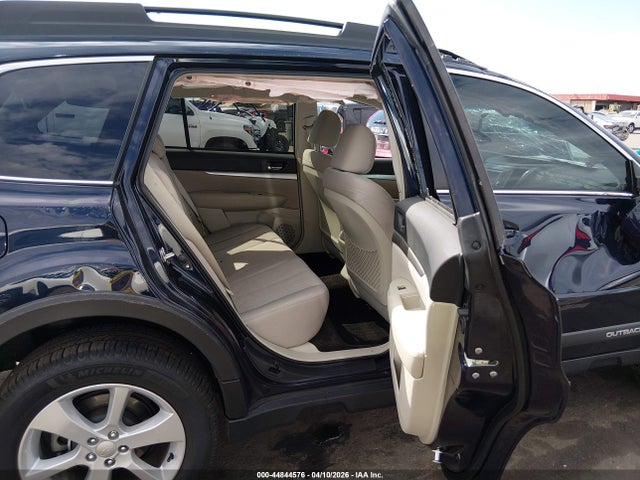 44844576 :رقم المزاد ، 4S4BRBCC8E3247168 vin ، 2014 Subaru Outback 2.5i Premium مزاد بيع