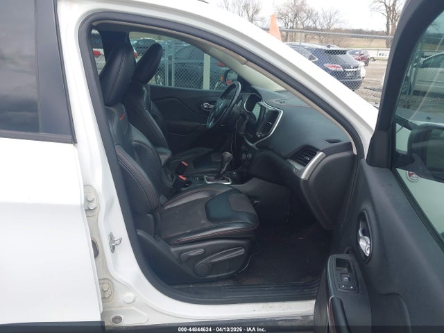 Продажа на аукционе авто 2015 Jeep Cherokee Trailhawk, vin: 1C4PJMBS7FW786810, номер лота: 44844634