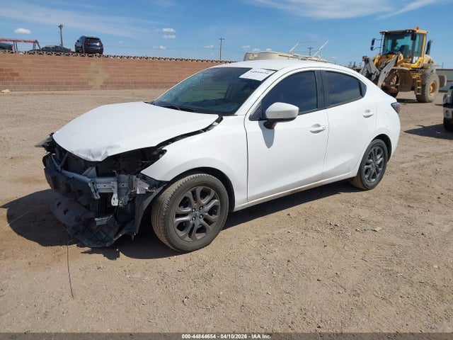 3MYDLBYV8KY517755 Toyota YARIS LE