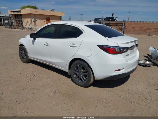 3MYDLBYV8KY517755 Toyota YARIS LE