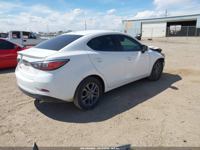 3MYDLBYV8KY517755 Toyota YARIS LE