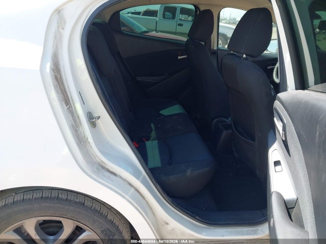 3MYDLBYV8KY517755 Toyota YARIS LE