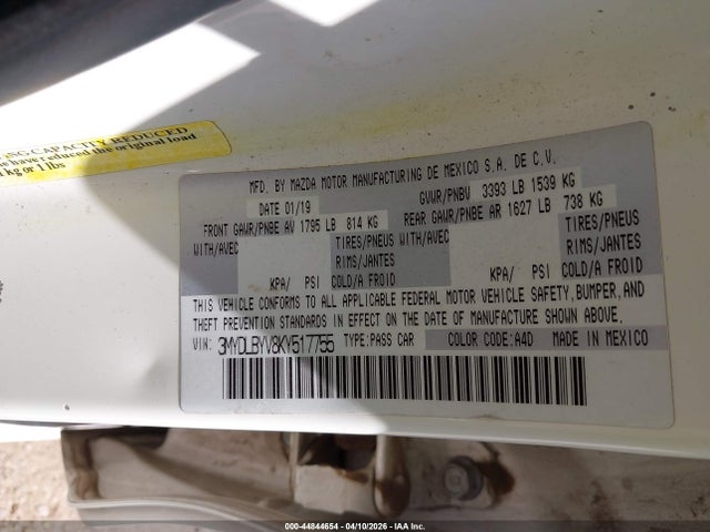 3MYDLBYV8KY517755 Toyota YARIS LE
