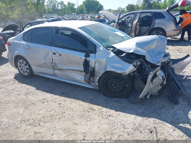 44844725 :رقم المزاد ، 5YFEPMAE4NP381030 vin ، 2022 Toyota Corolla Le مزاد بيع