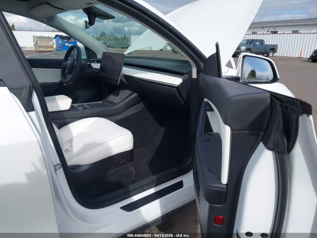 2022 Tesla Model Y Long Range Dual Motor All-wheel Drive მანქანა იყიდება აუქციონზე, vin: 7SAYGDEE4NF324090, აუქციონის ნომერი: 44844803