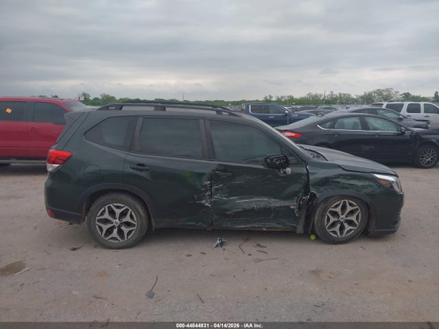 2022 Subaru Forester Premium მანქანა იყიდება აუქციონზე, vin: JF2SKAEC5NH496516, აუქციონის ნომერი: 44844831