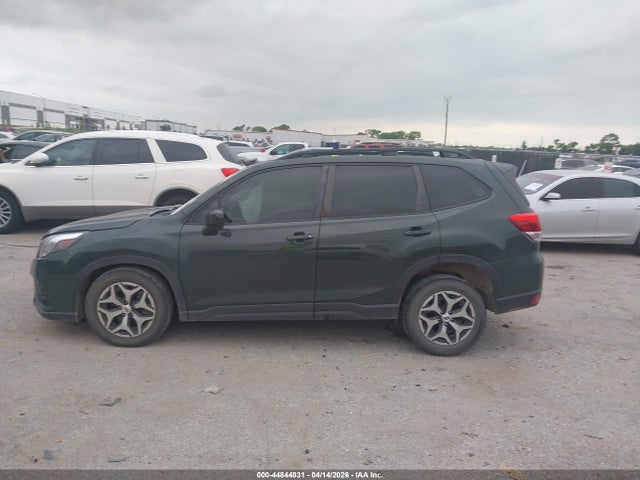 2022 Subaru Forester Premium მანქანა იყიდება აუქციონზე, vin: JF2SKAEC5NH496516, აუქციონის ნომერი: 44844831