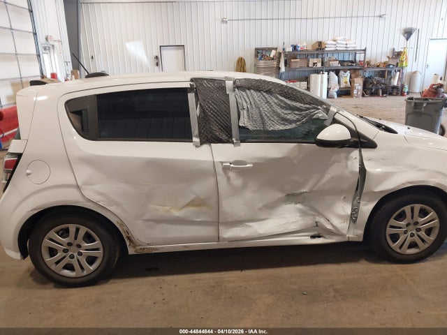 44844844 :رقم المزاد ، 1G1JG6SB2K4142906 vin ، 2019 Chevrolet Sonic Lt Auto مزاد بيع