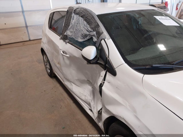 44844844 :رقم المزاد ، 1G1JG6SB2K4142906 vin ، 2019 Chevrolet Sonic Lt Auto مزاد بيع