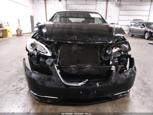 44844861 :رقم المزاد ، 1C3BCBEBXEN158236 vin ، 2014 Chrysler 200 Touring مزاد بيع
