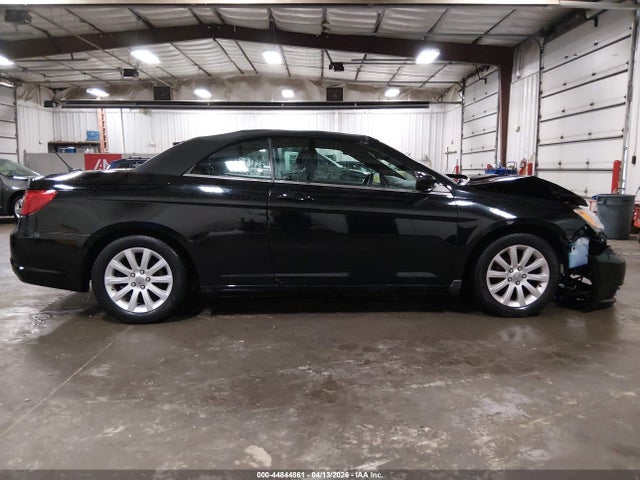 44844861 :رقم المزاد ، 1C3BCBEBXEN158236 vin ، 2014 Chrysler 200 Touring مزاد بيع