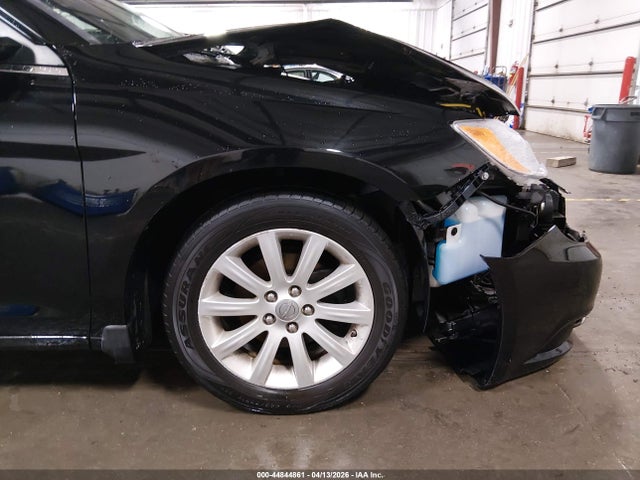 44844861 :رقم المزاد ، 1C3BCBEBXEN158236 vin ، 2014 Chrysler 200 Touring مزاد بيع