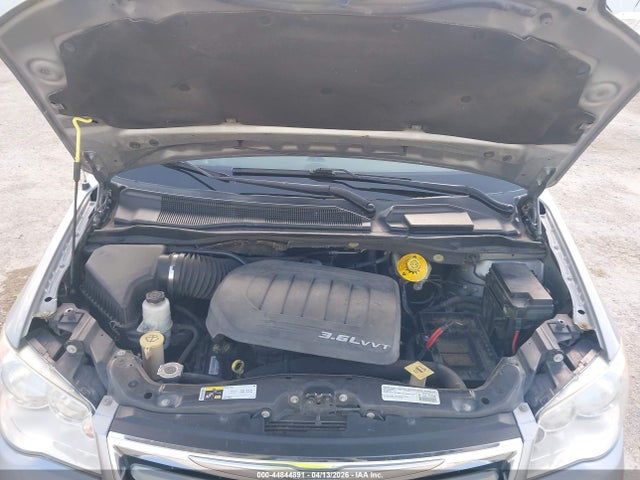 2015 Chrysler Town & Country Touring მანქანა იყიდება აუქციონზე, vin: 2C4RC1BG0FR601714, აუქციონის ნომერი: 44844891