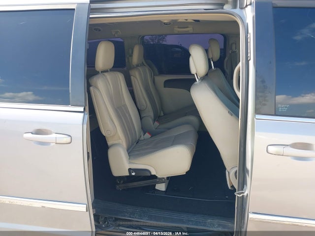 2015 Chrysler Town & Country Touring მანქანა იყიდება აუქციონზე, vin: 2C4RC1BG0FR601714, აუქციონის ნომერი: 44844891