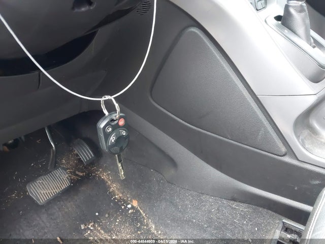 44844909 :رقم المزاد ، 1FMCU0GX3FUC61723 vin ، 2015 Ford Escape Se مزاد بيع