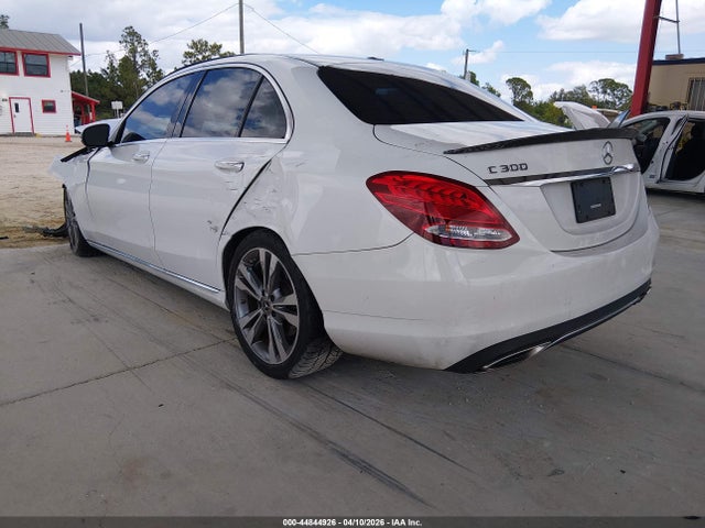 2018 Mercedes-benz C 300 მანქანა იყიდება აუქციონზე, vin: 55SWF4JB6JU256726, აუქციონის ნომერი: 44844926