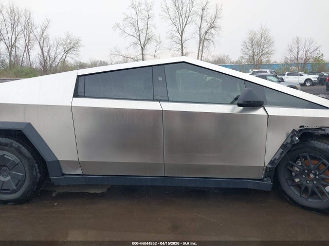 44844952 :رقم المزاد ، 7G2CEHED0SA062523 vin ، 2025 Tesla Cybertruck All-wheel Drive مزاد بيع