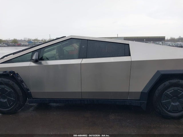 44844952 :رقم المزاد ، 7G2CEHED0SA062523 vin ، 2025 Tesla Cybertruck All-wheel Drive مزاد بيع