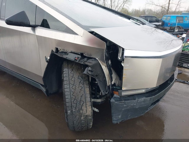 44844952 :رقم المزاد ، 7G2CEHED0SA062523 vin ، 2025 Tesla Cybertruck All-wheel Drive مزاد بيع