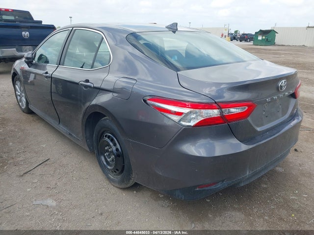 44845033 :رقم المزاد ، 4T1C11AK2LU362663 vin ، 2020 Toyota Camry Le مزاد بيع