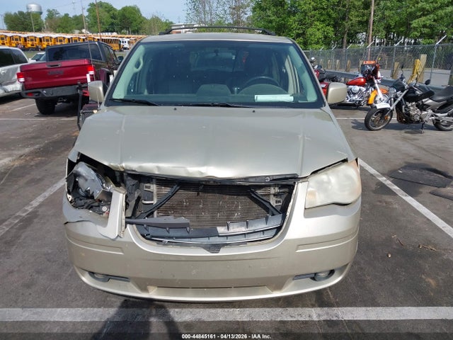 2010 Chrysler Town & Country Touring Plus მანქანა იყიდება აუქციონზე, vin: 2A4RR8DX9AR441405, აუქციონის ნომერი: 44845161
