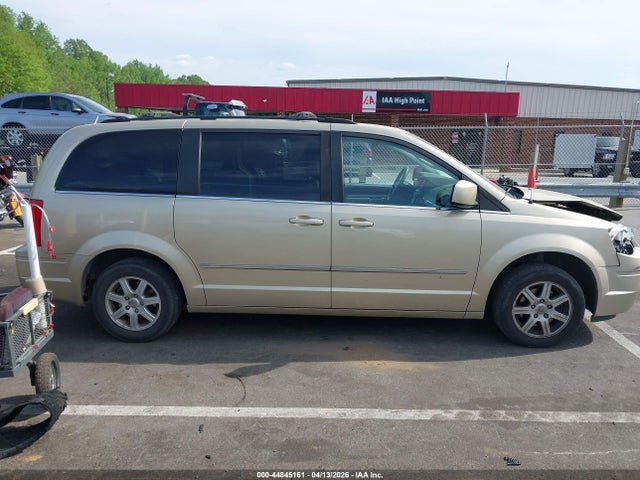 2010 Chrysler Town & Country Touring Plus მანქანა იყიდება აუქციონზე, vin: 2A4RR8DX9AR441405, აუქციონის ნომერი: 44845161