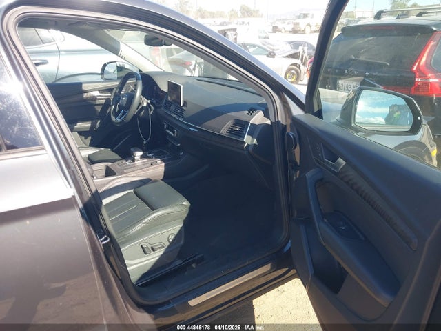 WA1BNAFY4K2100147 Audi Q5 45 Premium