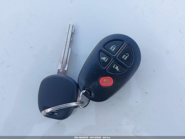 44845229 :رقم المزاد ، 5TDKK3DC1BS079882 vin ، 2011 Toyota Sienna Le V6 مزاد بيع