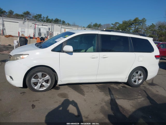 Aukcja sprzedaży 2011 Toyota Sienna Le V6, vin: 5TDKK3DC1BS079882, numer aukcji: 44845229