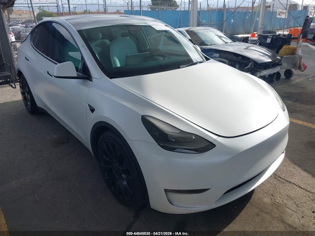 2022 Tesla Model Y Performance Dual Motor All-wheel Drive მანქანა იყიდება აუქციონზე, vin: 7SAYGDEF3NF530381, აუქციონის ნომერი: 44845530