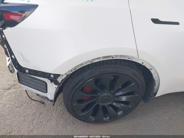 2022 Tesla Model Y Performance Dual Motor All-wheel Drive მანქანა იყიდება აუქციონზე, vin: 7SAYGDEF3NF530381, აუქციონის ნომერი: 44845530