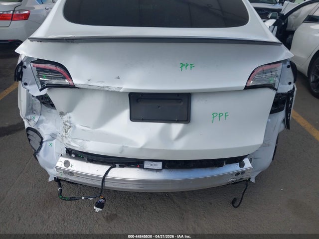 2022 Tesla Model Y Performance Dual Motor All-wheel Drive მანქანა იყიდება აუქციონზე, vin: 7SAYGDEF3NF530381, აუქციონის ნომერი: 44845530