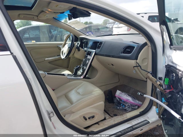 Продаж на аукціоні авто 2015 Volvo S60 T5 Premier, vin: YV140MFK2F2338332, номер лоту: 44845557