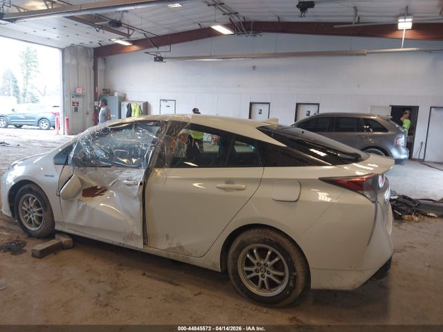 2017 TOYOTA PRIUS JTDKBRFU2H3027812 Photo 2