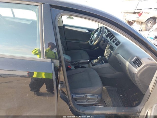 44845669 :رقم المزاد ، 3VWD17AJ6FM205310 vin ، 2015 Volkswagen Jetta 1.8t Se مزاد بيع