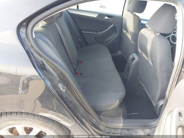 44845669 :رقم المزاد ، 3VWD17AJ6FM205310 vin ، 2015 Volkswagen Jetta 1.8t Se مزاد بيع