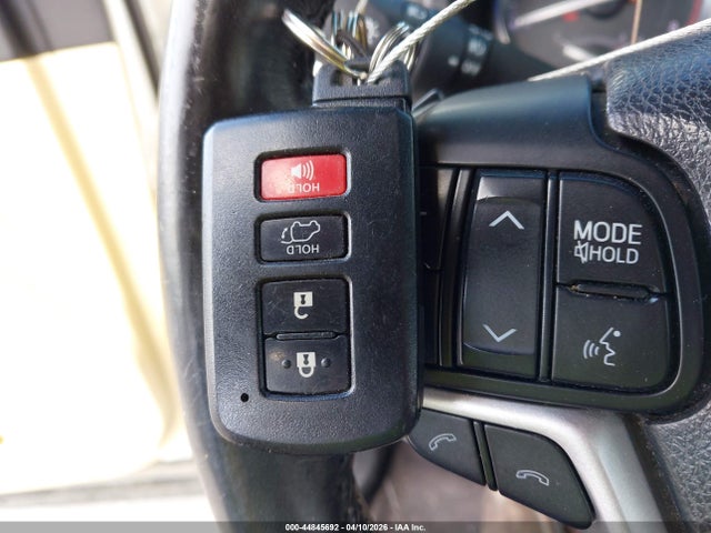 Продажа на аукционе авто 2017 Toyota Highlander Limited Platinum, vin: 5TDYZRFH2HS218279, номер лота: 44845692