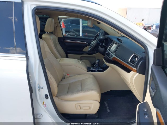 Продажа на аукционе авто 2017 Toyota Highlander Limited Platinum, vin: 5TDYZRFH2HS218279, номер лота: 44845692