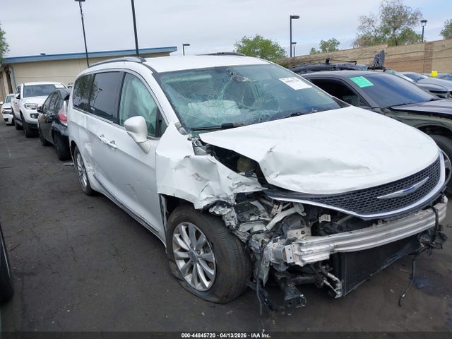 2018 Chrysler Pacifica Touring L Plus მანქანა იყიდება აუქციონზე, vin: 2C4RC1EG7JR144419, აუქციონის ნომერი: 44845720