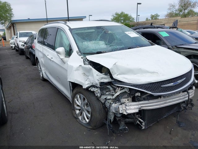 2018 Chrysler Pacifica Touring L Plus მანქანა იყიდება აუქციონზე, vin: 2C4RC1EG7JR144419, აუქციონის ნომერი: 44845720